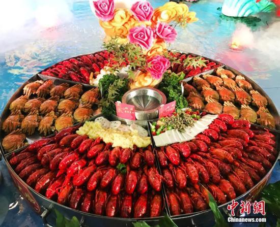 小龍蝦橫行德國柏林 政府鼓勵吃貨們大快朵頤！