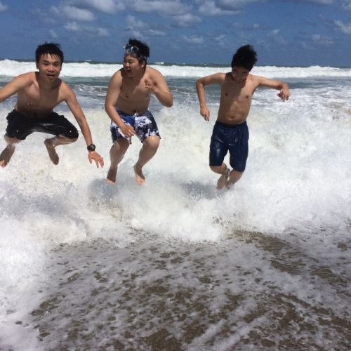 贏在起跑線？中國孩子赴美留學(xué)是否越早越好？