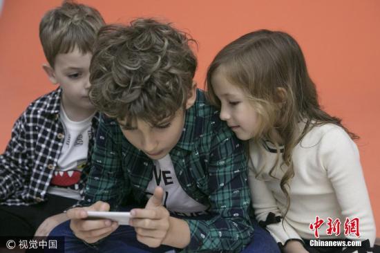 外報：一天滑手機80次 孩子網(wǎng)癮過高怎么辦？