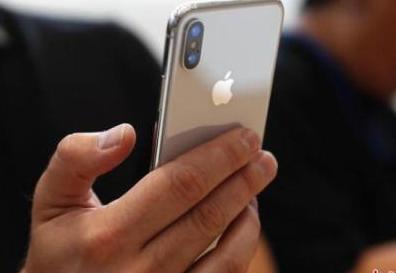 愛手機(jī)多于愛孩子？家長應(yīng)設(shè)親子時(shí)間